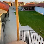деливерски Villa