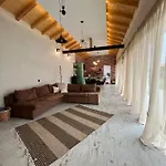 деливерски Villa *